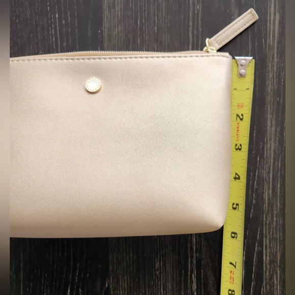 🔥Emirates Airline Business Class Bvlgari Ominia Make Up Bag Travel Case Gold - Picture 15 of 16